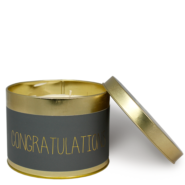 goud blikje gevuld met sojawaskaars en de tekst congratulations