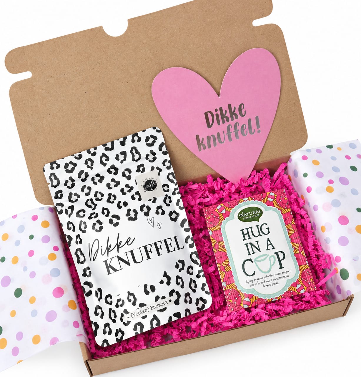 Brievenbuspakket dikke knuffel: 'Dikke knuffel (voeten) badzout, een heerlijk theezakje met de tekst 'Hug in a cup' en een wenskaart 'Dikke knuffel'.