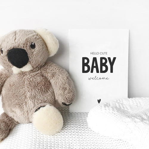 witte wenskaart met de tekst hello cute baby welcome