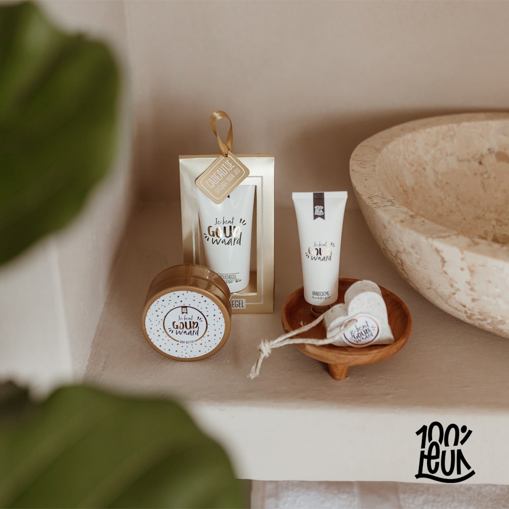 Vier producten van 100% leuk met de tekst 'je bent goud waard'