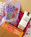 jij wordt gewaardeerd thee met kleine tony chocolony reep en handcreme tube jij bent goud waard in een brievenbuspakket