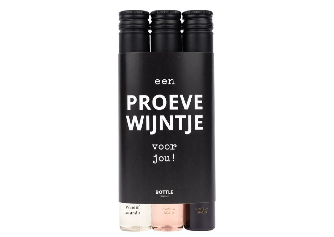 drie tubes gevulld met wijn en 'een proevewijntje voor jou!' op het etiket