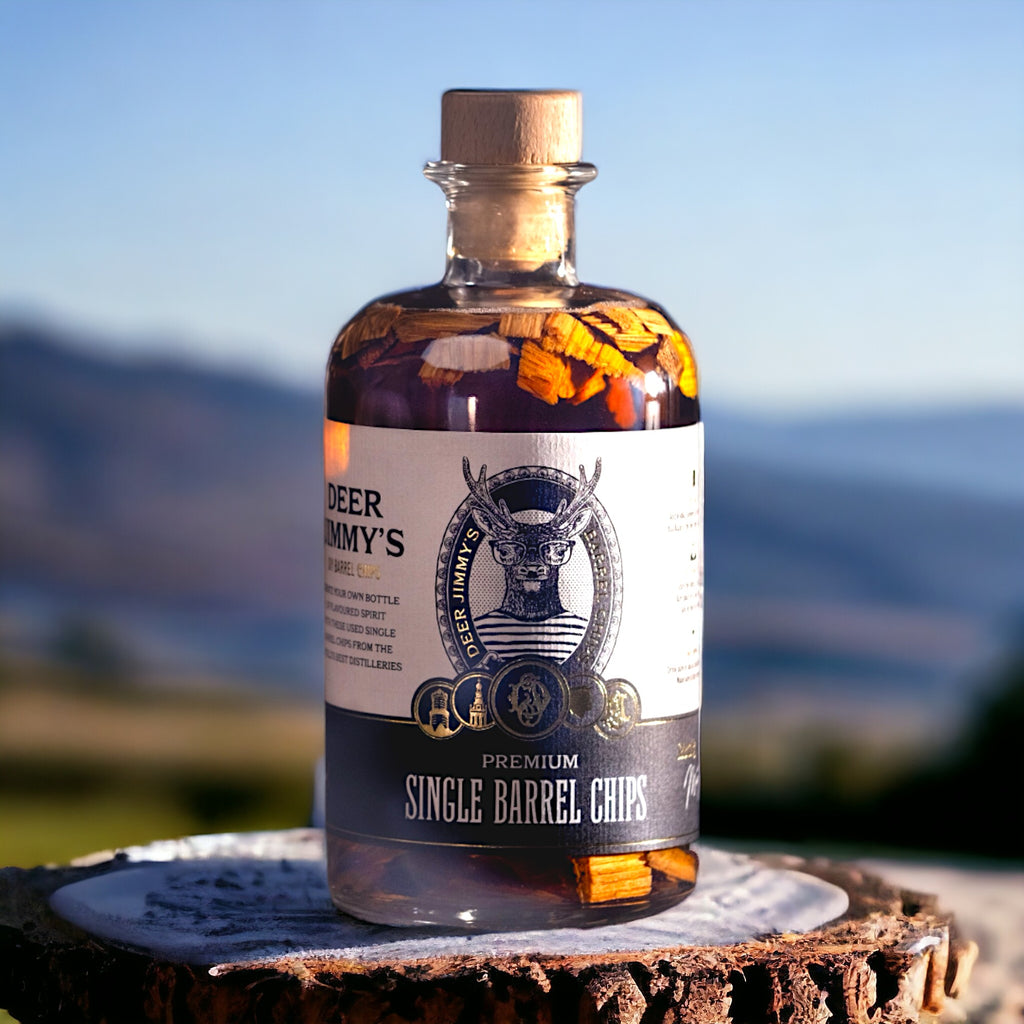 Whisky fles met barrel chips