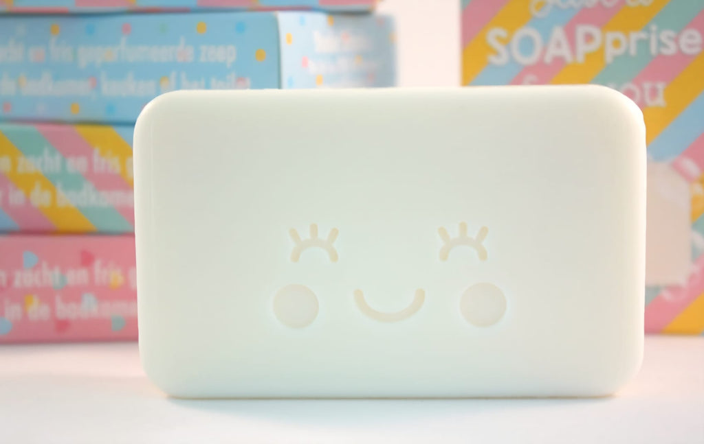 Zeepblok met smiley en in een doosje met de tekst bedankt ik was in goede handen