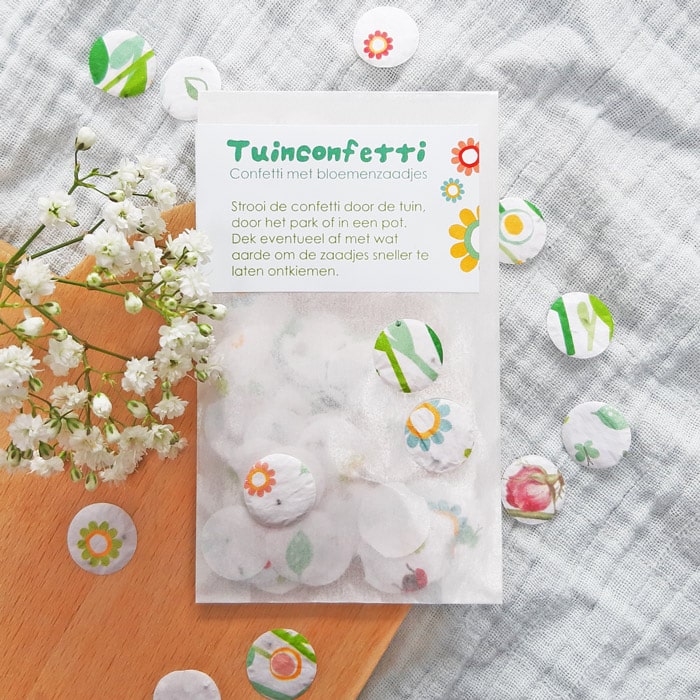 Zakje met tuinconfetti waar bloemenzaadjes in zitten. 