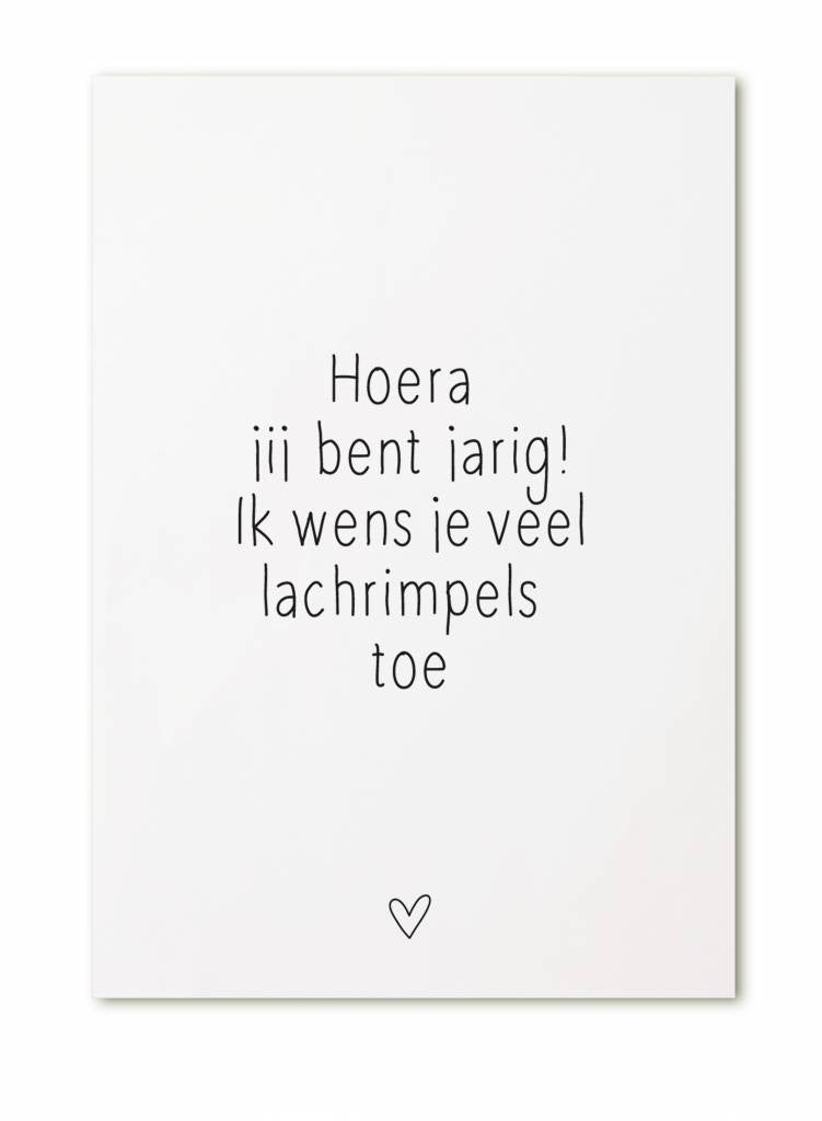 witte wenskaart met zwarte tekst: hoera jij bent jarig ik wens je veel lachrimpels toe