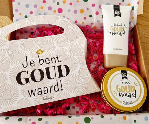brievenbuscadeau met een snoeptasje met toffees en de tekst Jij bent goud waard!, Sheabutter handcrème met de tekst Jij bent goud waard en een Sojawas geurkaarsje