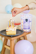 feestelijke setting met birthday cake mix