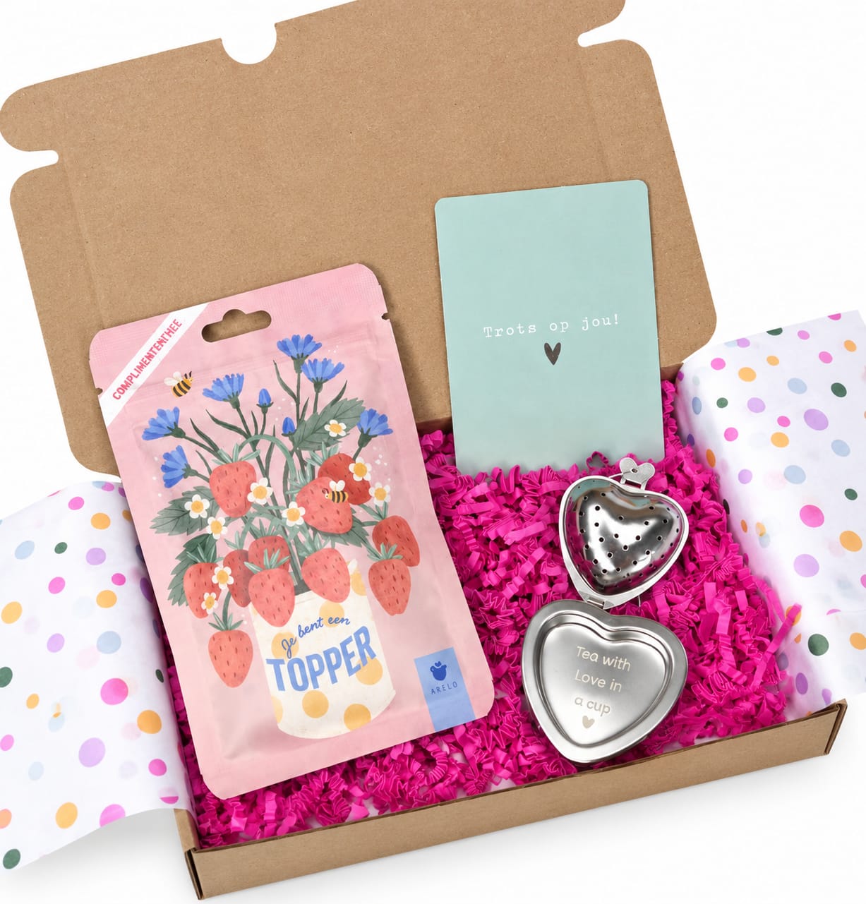 Brievenbuscadeau : Complimenten thee 'Je bent een topper', hartjesvorm theezeefje met uitlekbakje en een groot cadeaukaartje met de tekst 'Je bent een topper'.