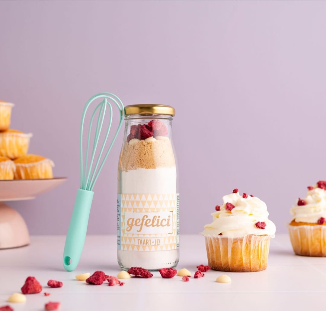 glazen flesje met de tekst gefelicitaartje