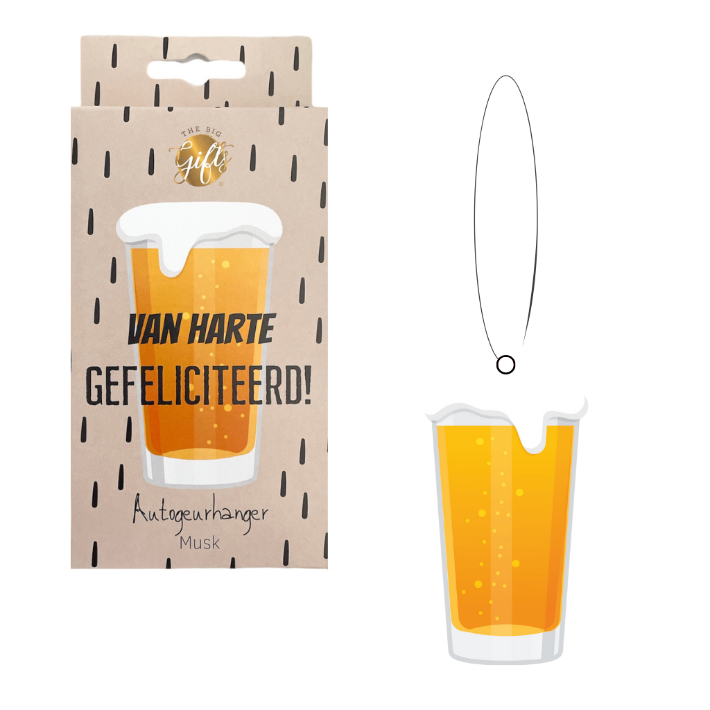 geurhanger in de vorm van een biertje en een doosje met de tekst van harte gefeliciteerd en de foto van een biertje