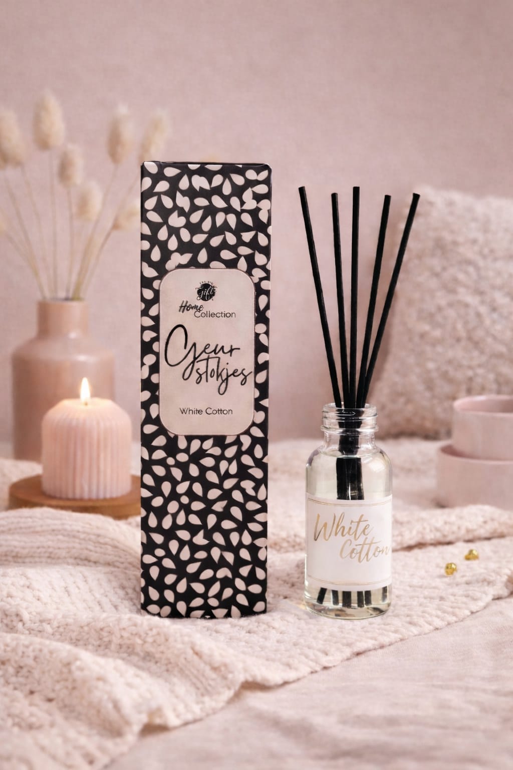 geurstokjes white cotton naast zwart wit gestippeld doosje