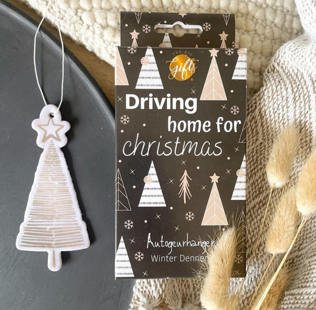 Geurhanger in de vorm van een kerstboom en met zwart doosje driving home for christmas
