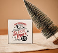 wit houten blok met een slee afgebeeld en de tekst old fashioned sleigh rides