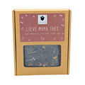 Bruin theedoosje met de tekst lieve mama thee en gevuld met losse thee
