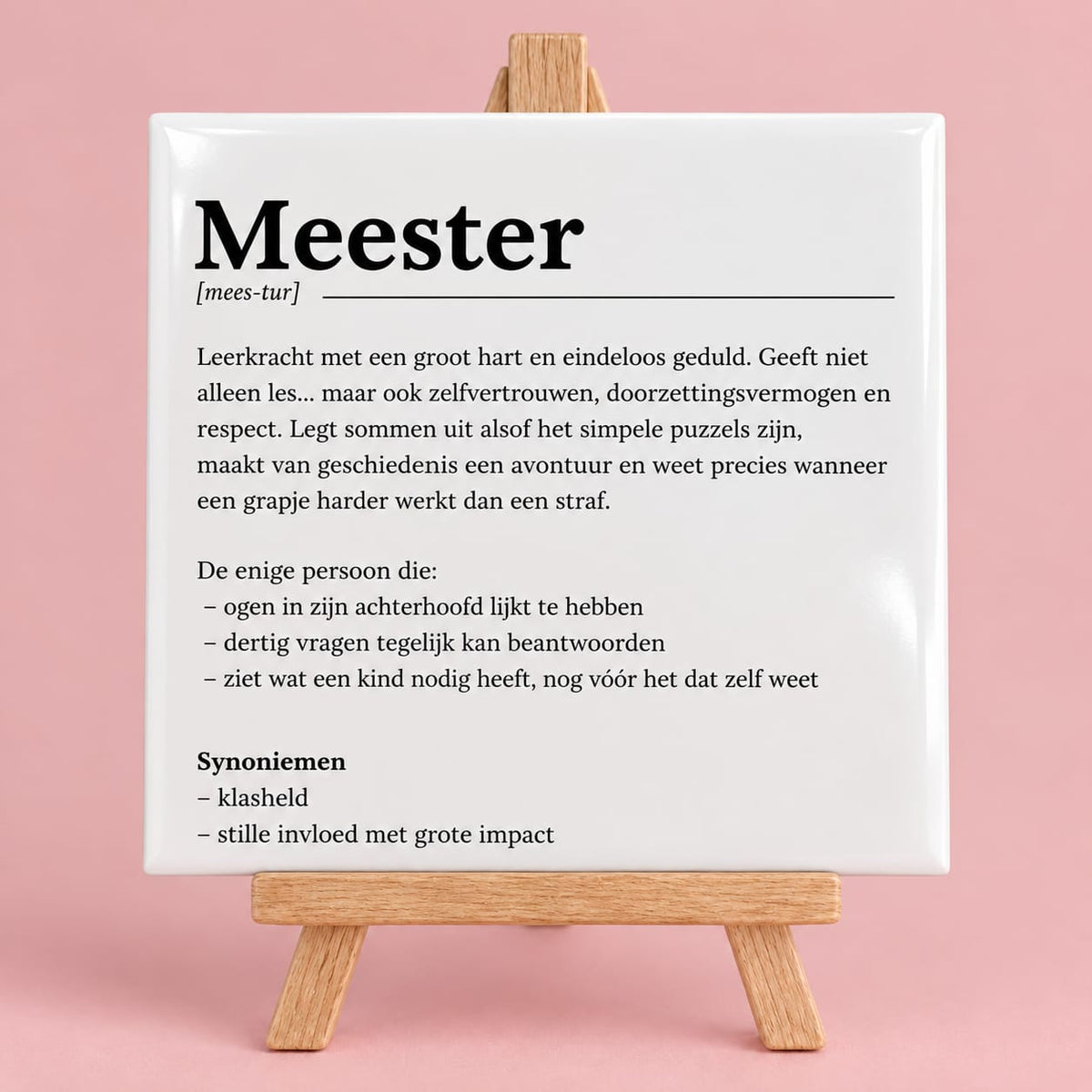 Witte keramieken tegel met de tekst Meester