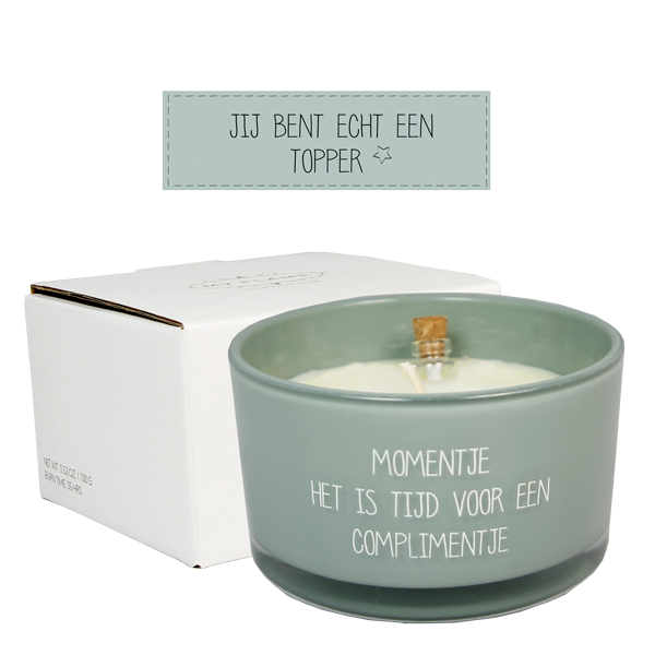 groene sojawaskaars in glas met de tekst momentje, het is tijd voor een complimentje
