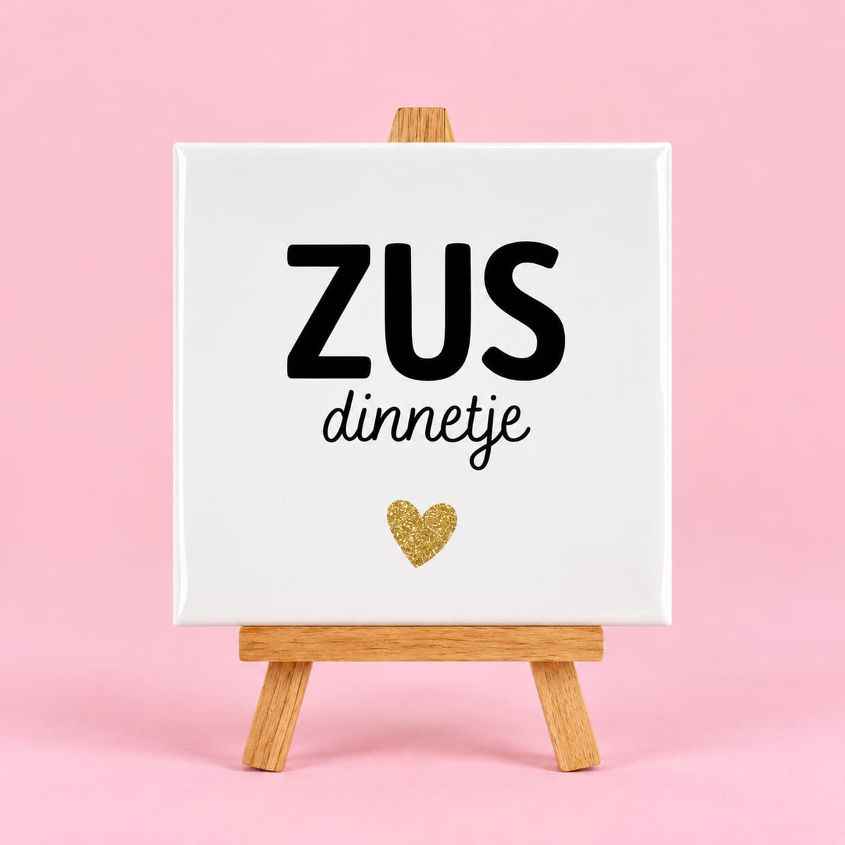 Witte keramieken tegel met de tekst zusdinnetje